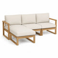 Drewniana sofa tekowa z beżowymi poduszkami